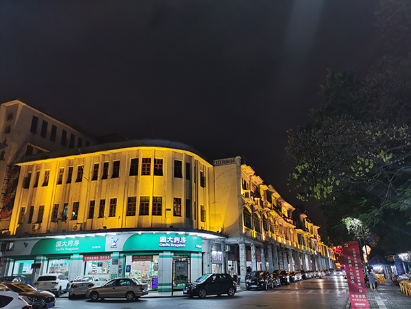 酒店亮化選洗墻燈還是線(xiàn)條燈好?